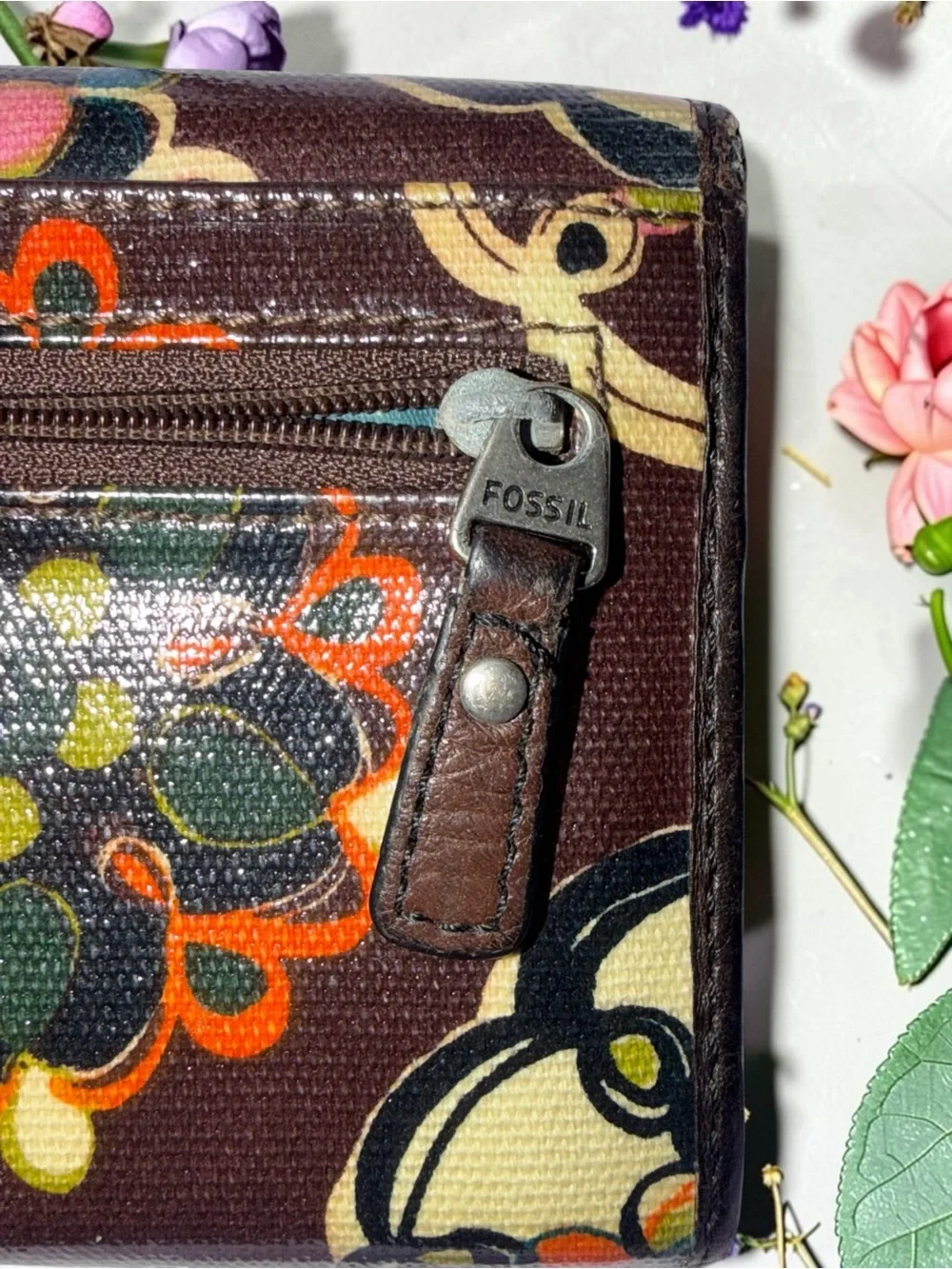FOSSIL FLORAL PRINT BROWN CLUTCH WALLET ZIP POCKET MULTICOLOR